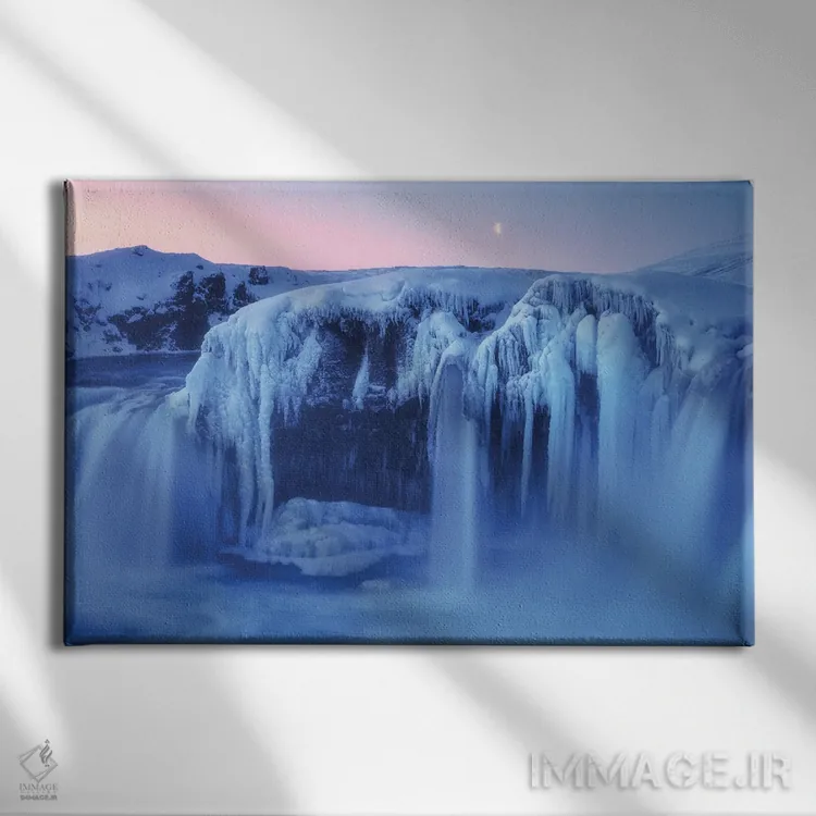 تابلو آبشار گودافوس یخزده در شمال ایسلند اثر دنیل گاستاگر - نمای روبهرو روی دیوار