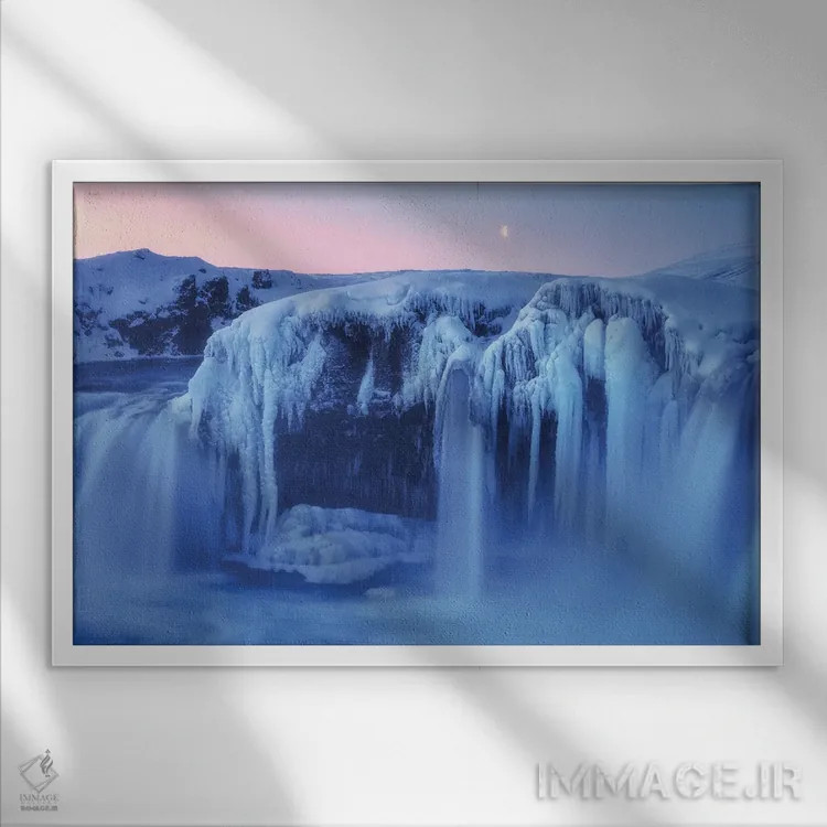 تابلو آبشار گودافوس یخزده در شمال ایسلند اثر دنیل گاستاگر - نمای قابدار سفید