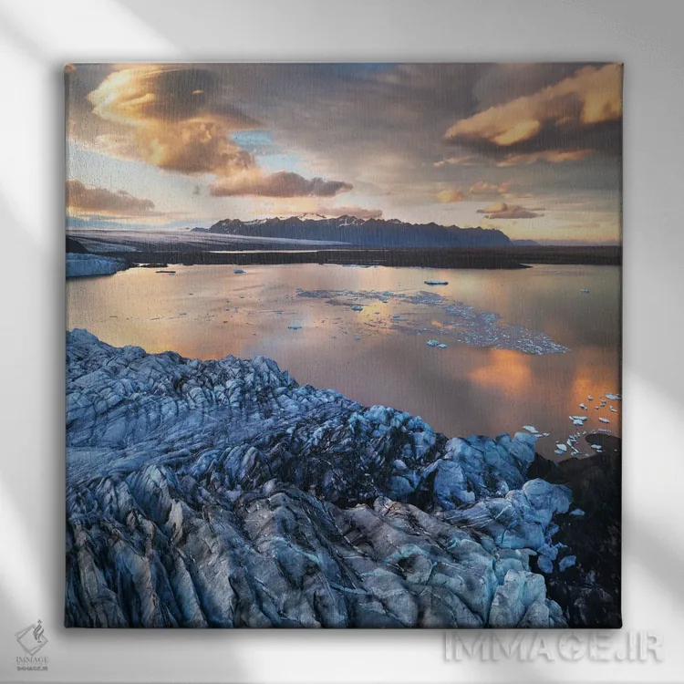 تابلو غروب طلایی بر فراز تالاب یخی ایسلند اثر دنیل گاستاگر - نمای روبهرو روی دیوار