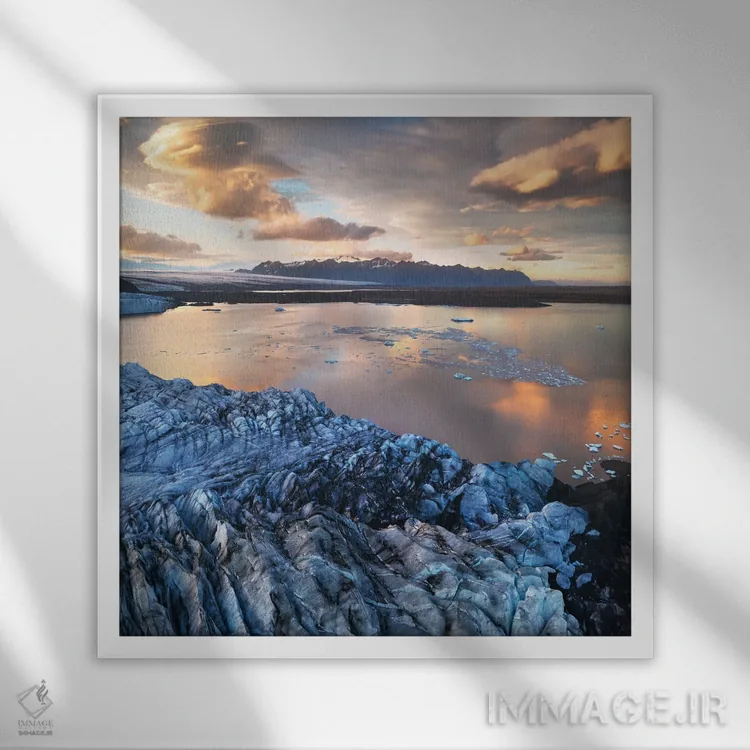 تابلو غروب طلایی بر فراز تالاب یخی ایسلند اثر دنیل گاستاگر - نمای قابدار سفید