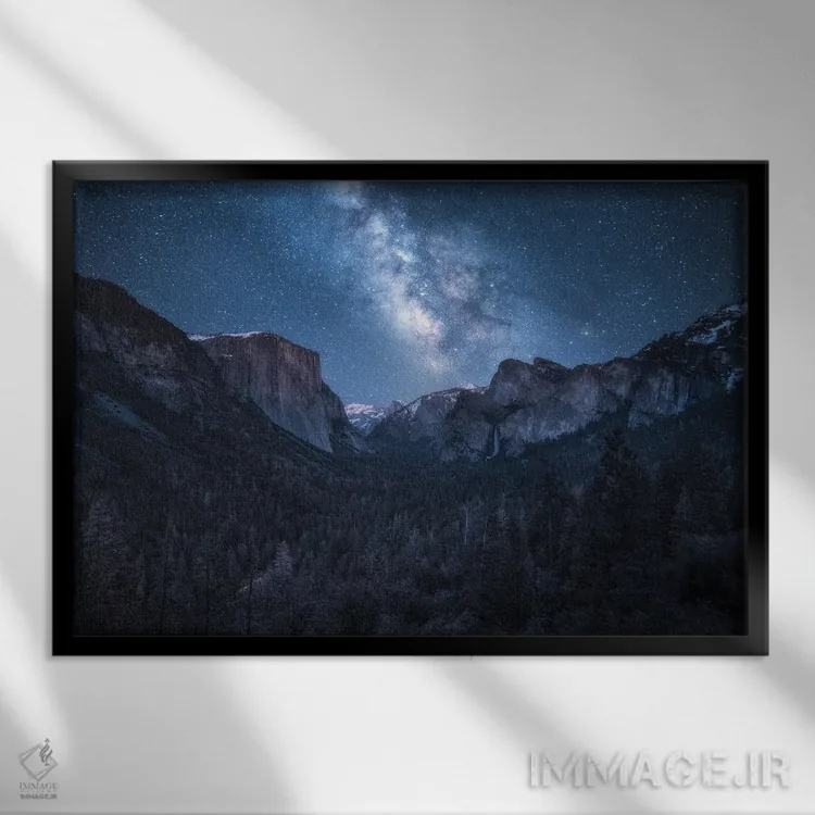 تابلو راه شیری بالای پارک ملی یوسیمیتی (کالیفرنیا) اثر دنیل گاستاگر - نمای قابدار مشکی