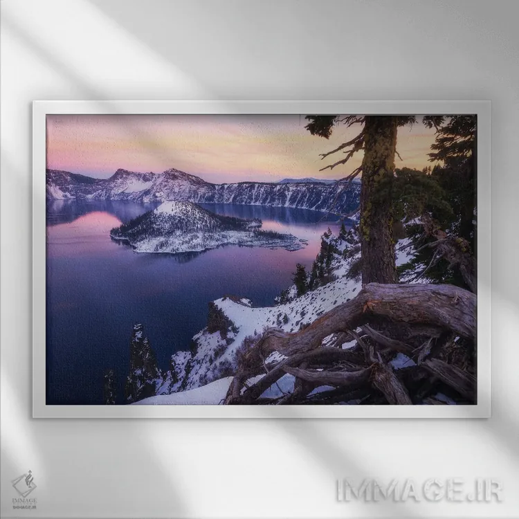 تابلو یک عصر زمستانی در دریاچه کراتر اثر دنیل گاستاگر - نمای قابدار سفید