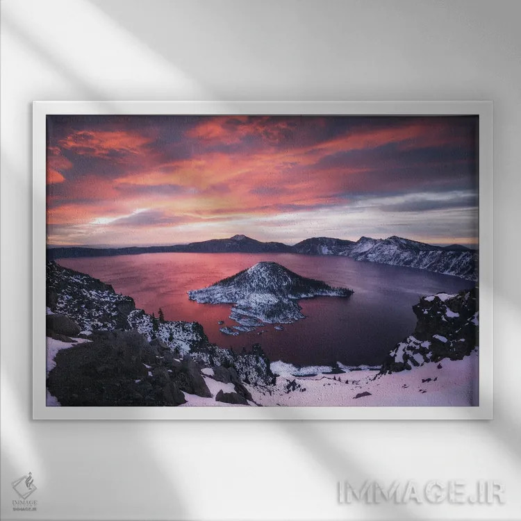 تابلو طلوع سوزان زمستانی در دریاچه کراتر اورگن اثر دنیل گاستاگر - نمای قابدار سفید