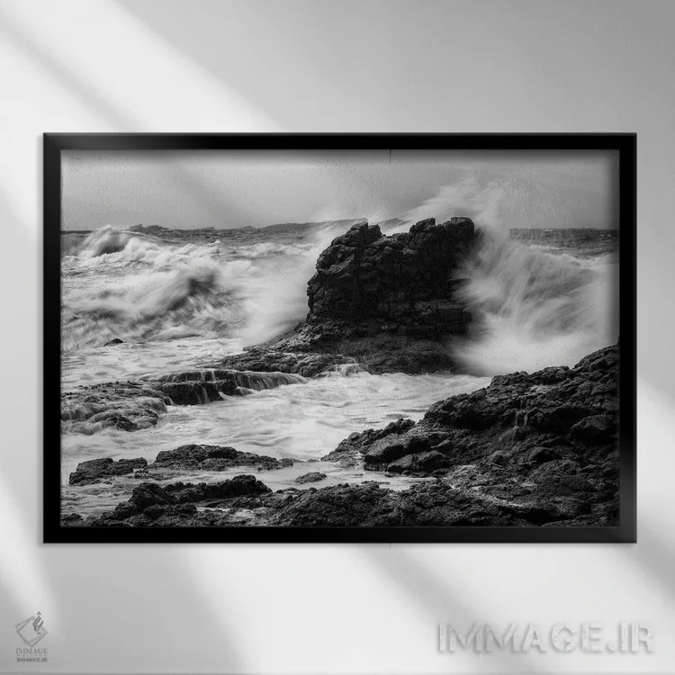 تابلو ساحل وحشی ایرلند شمالی اثر دنیل گاستاگر - نمای قابدار مشکی