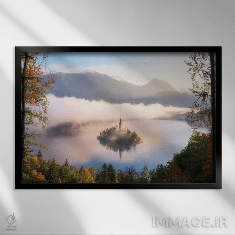 تابلو صبح پاییزی بر فراز دریاچه بلد در اسلوونی اثر دنیل گاستاگر - نمای قابدار مشکی