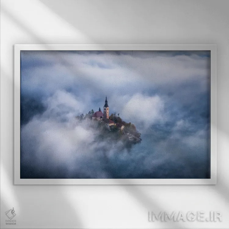 تابلو نمای مهآلود بر فراز دریاچه بلد (اسلوونی) اثر دنیل گاستاگر - نمای قابدار سفید