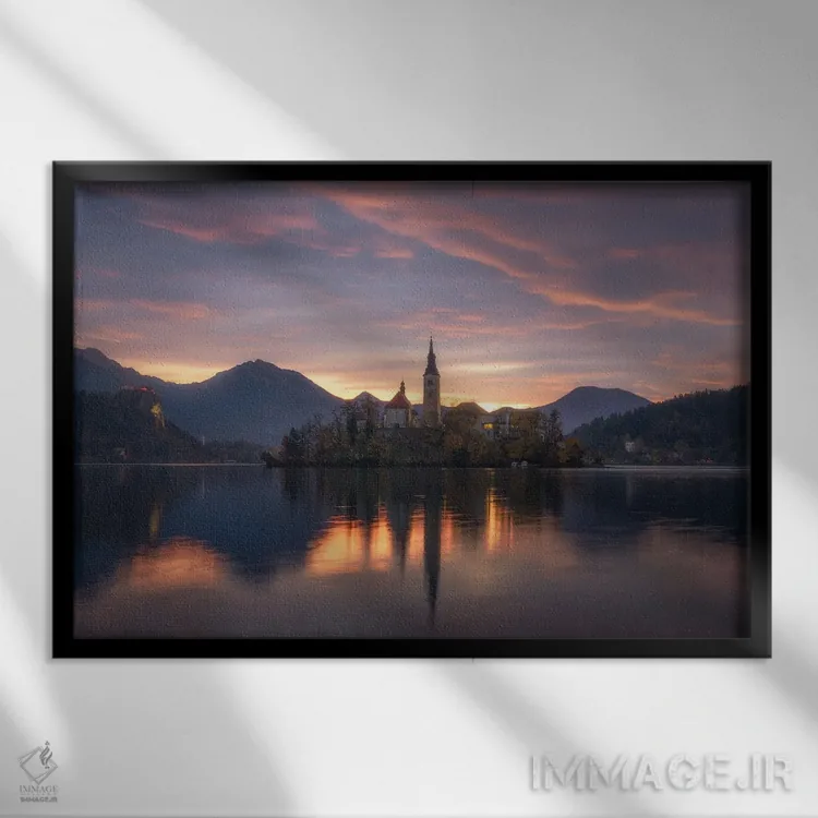تابلو طلوع سوزان بر دریاچه بلد (اسلوونی) اثر دنیل گاستاگر - نمای قابدار مشکی