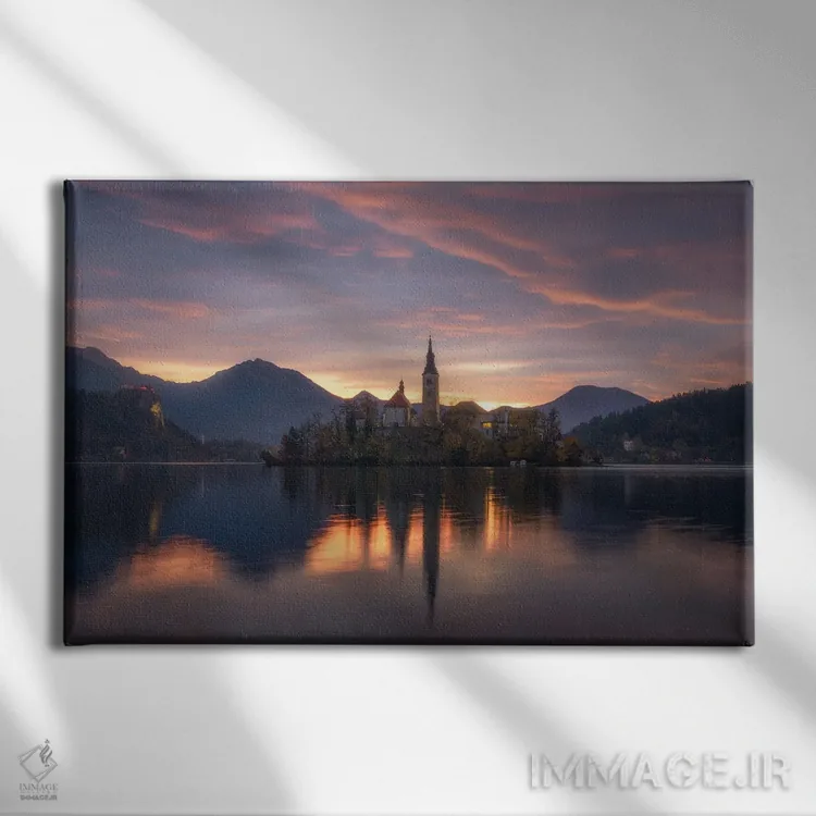 تابلو طلوع سوزان بر دریاچه بلد (اسلوونی) اثر دنیل گاستاگر - نمای روبهرو روی دیوار