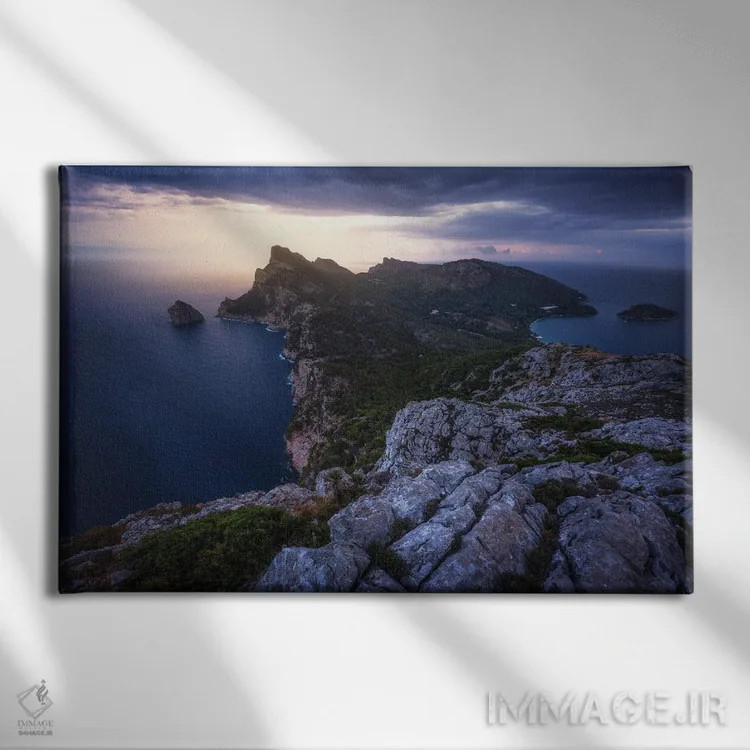 تابلو طلوع رازآلود در چشمانداز فورمنتور (مایورکا) اثر دنیل گاستاگر - نمای روبهرو روی دیوار