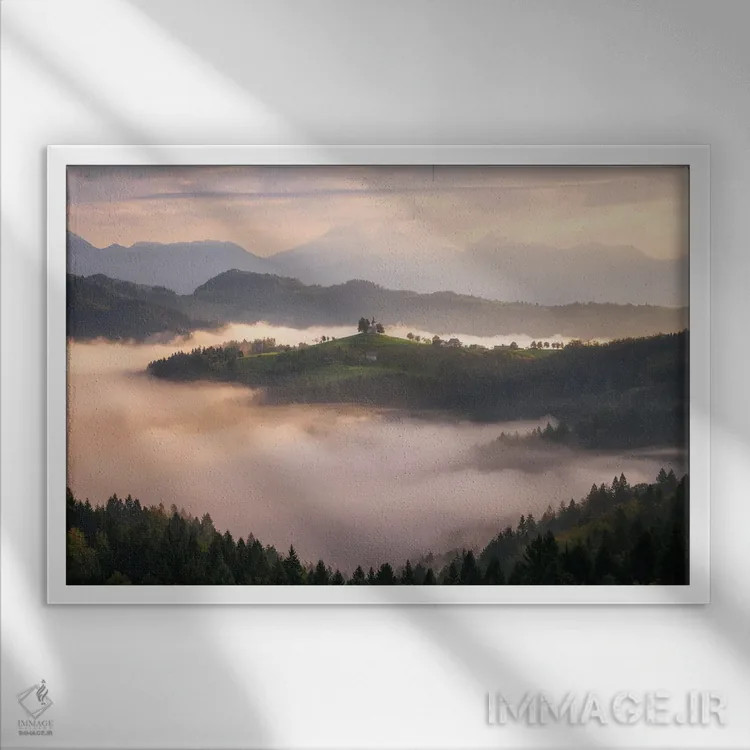 تابلو صبح مهآلود در کوهستان اسلوونی اثر دنیل گاستاگر - نمای قابدار سفید