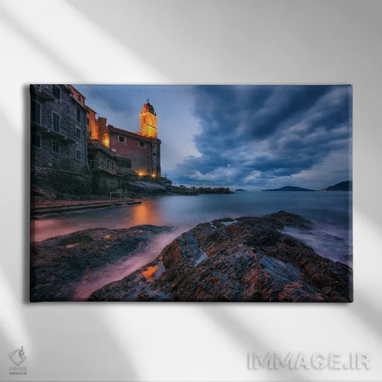 تابلو ساعت آبی در تلارو (ایتالیا) اثر دنیل گاستاگر - نمای روبهرو روی دیوار