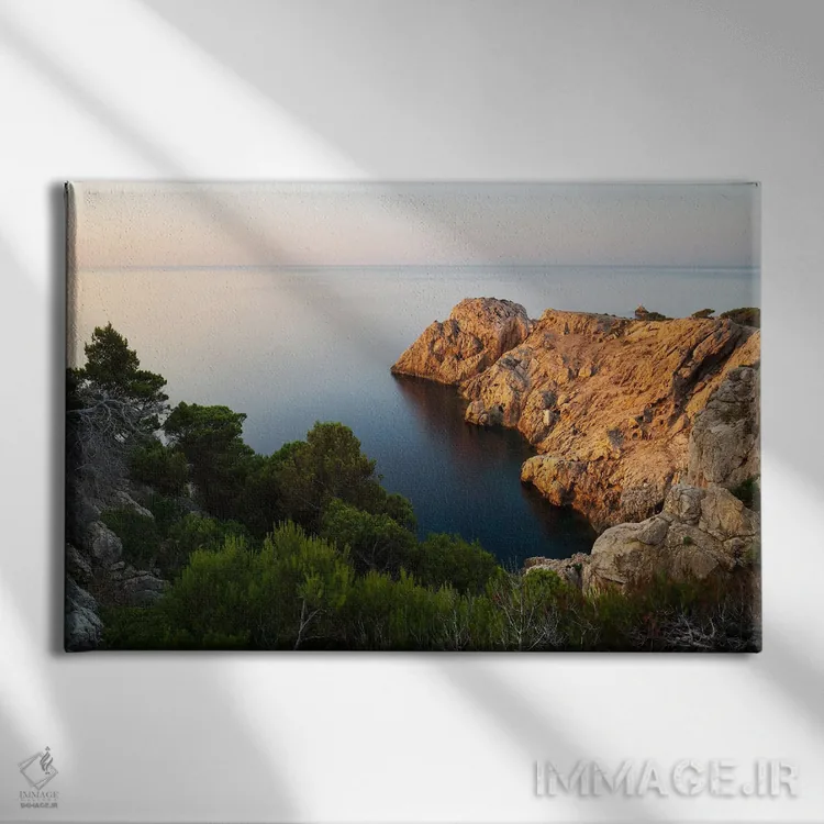 تابلو نور صبح طلایی در ساحل مدیترانه اسپانیا اثر دنیل گاستاگر - نمای روبهرو روی دیوار