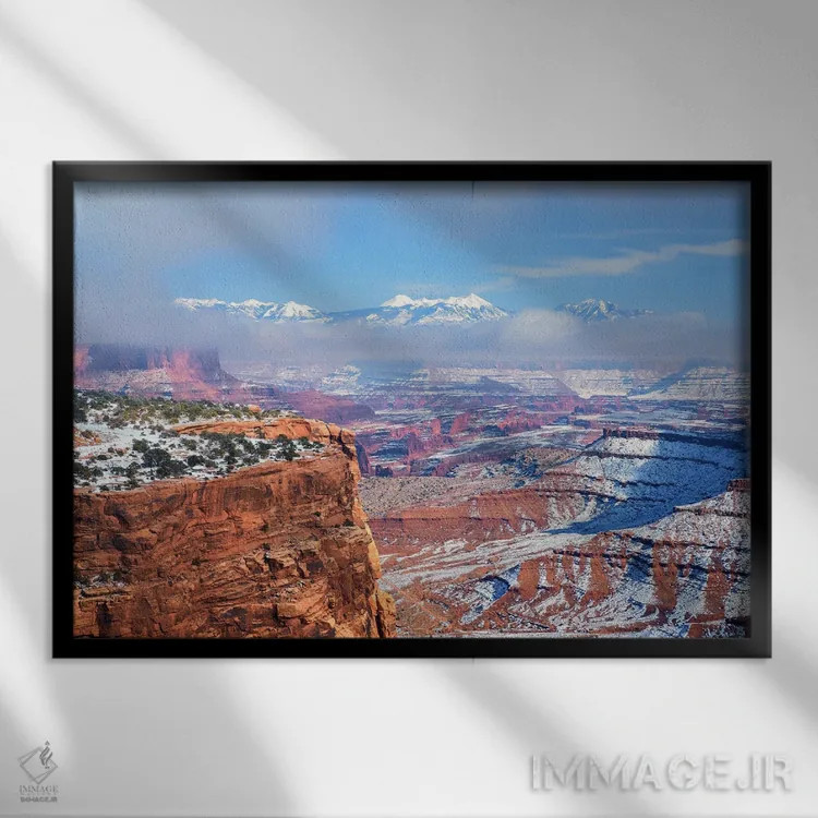 تابلو روز زمستانی زیبا در پارک ملی کنیونلندز (آمریکا) اثر دنیل گاستاگر - نمای قابدار مشکی