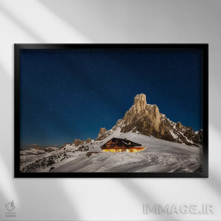 تابلو شب زمستانی ماه کامل در دولومیت (ایتالیا) اثر دنیل گاستاگر - نمای قابدار مشکی
