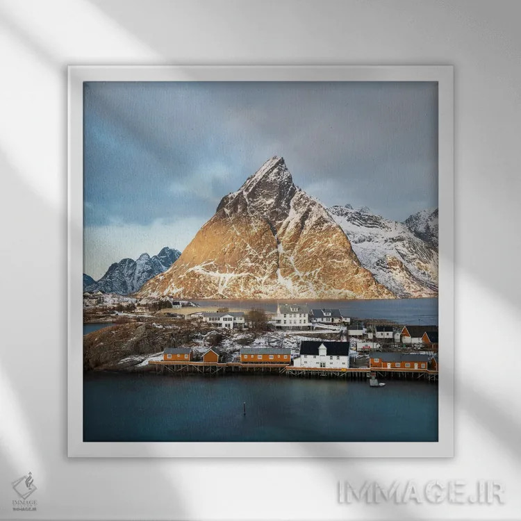 تابلو صبح زمستانی طلایی در ساکریسوی (نروژ) اثر دنیل گاستاگر - نمای قابدار سفید