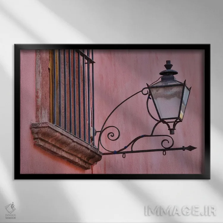 تابلو Mexico. Lantern and shadow on colorful buildings,سن میگوئل د آلنده، مکزیک. فانوس و سایه روی ساختمانهای رنگارنگ اثر دارل گالین - نمای قابدار مشکی