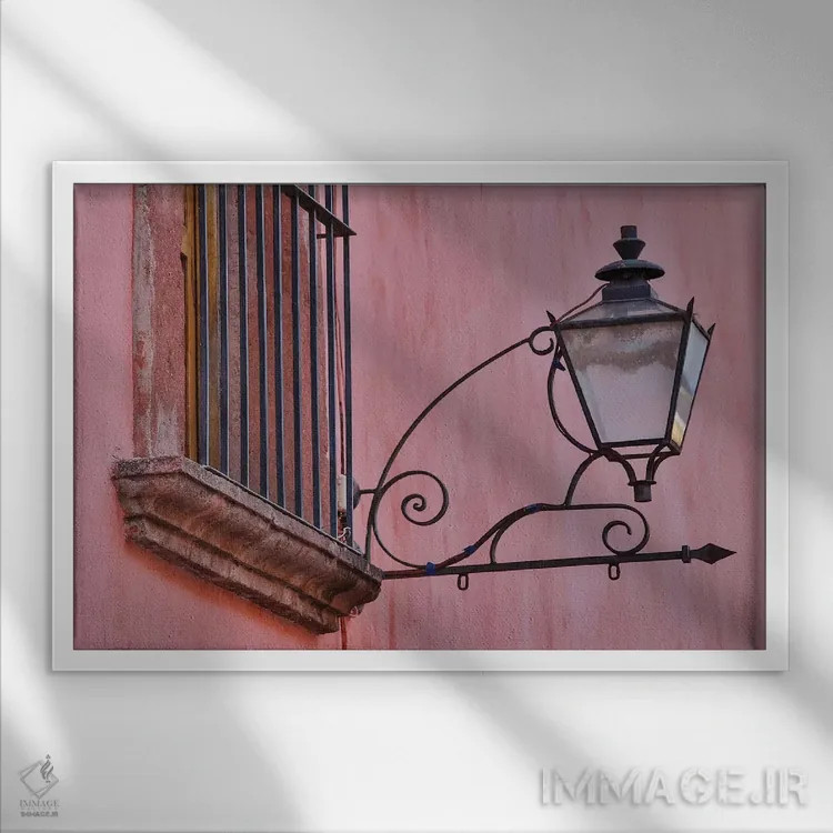 تابلو Mexico. Lantern and shadow on colorful buildings,سن میگوئل د آلنده، مکزیک. فانوس و سایه روی ساختمانهای رنگارنگ اثر دارل گالین - نمای قابدار سفید