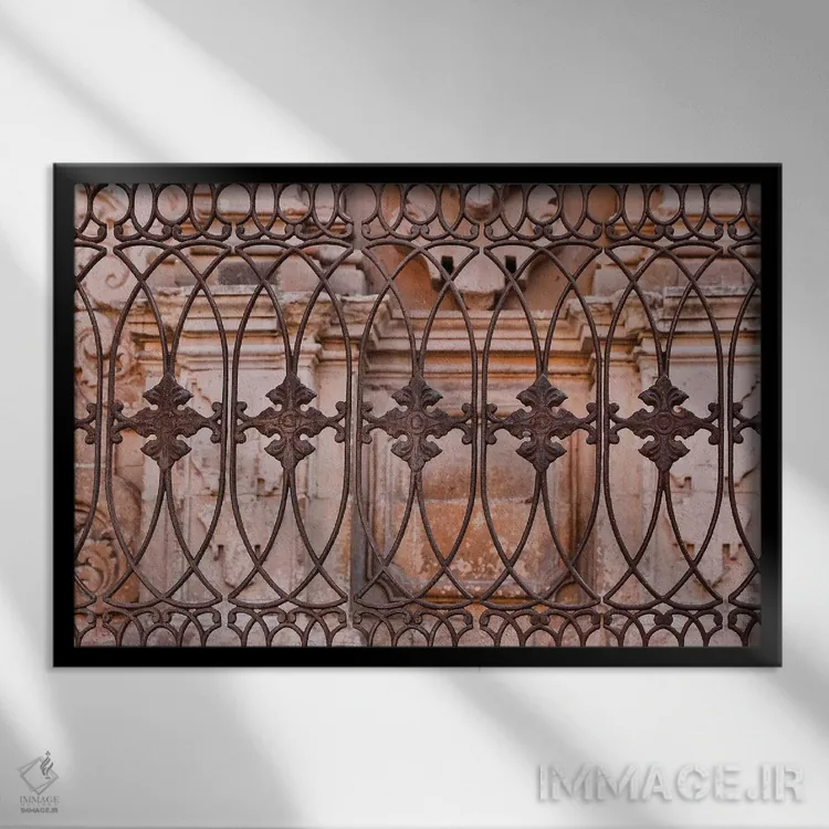 تابلو گواناخواتو در مکزیک مرکزی. ساختمانهای با آهنکاری تزئینی اثر دارل گالین - نمای قابدار مشکی