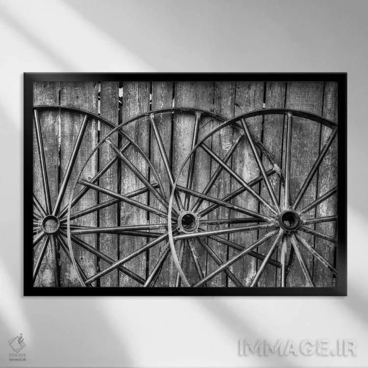 تابلو Charleston, South Carolina,حصار چوبی و چرخهای گاری قدیمی، چارلستون، کارولینای جنوبی اثر دارل گالین - نمای قابدار مشکی