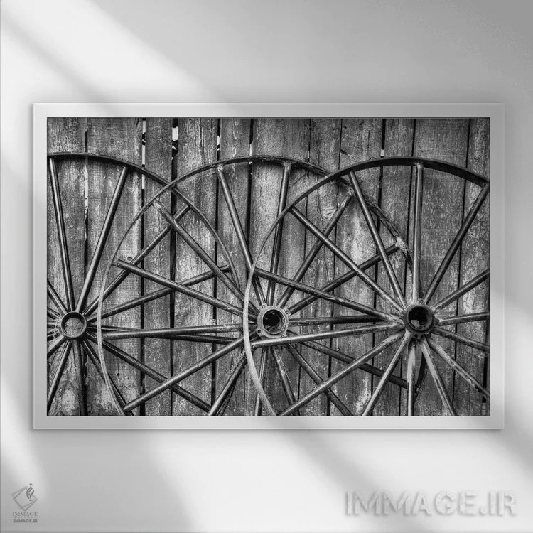 تابلو Charleston, South Carolina,حصار چوبی و چرخهای گاری قدیمی، چارلستون، کارولینای جنوبی اثر دارل گالین - نمای قابدار سفید