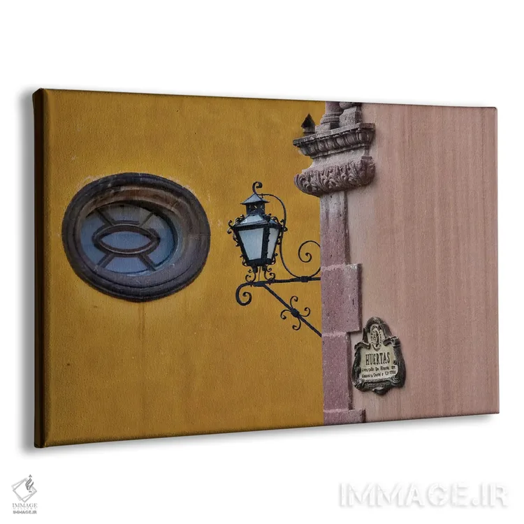 تابلو سن میگل د آلنده، مکزیک. فانوس و سایه روی ساختمانهای رنگارنگ (مکزیک) اثر دارل گالین - نمای پرسپکتیو محصول