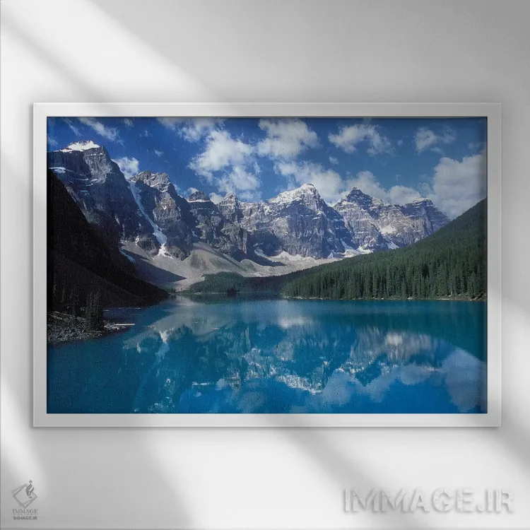 تابلو درهٔ ده قله و دریاچه مورین، پارک ملی بنف، آلبرتا، کانادا اثر دایان جانسون - نمای قابدار سفید