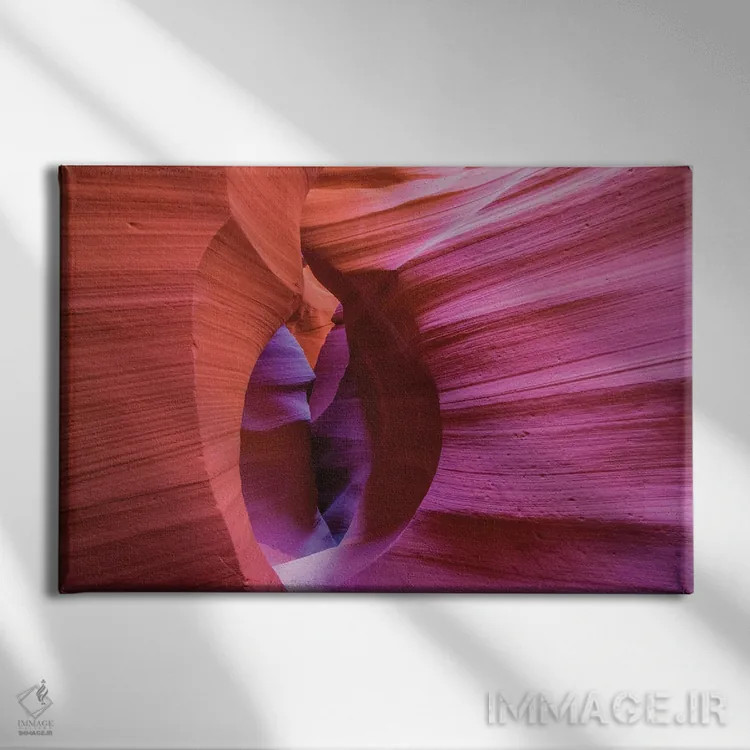 تابلو نگهبان اثر داستین لِفور - نمای روبهرو روی دیوار