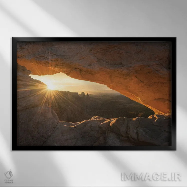 تابلو بیحفاظ اثر داستین لِفور - نمای قابدار مشکی