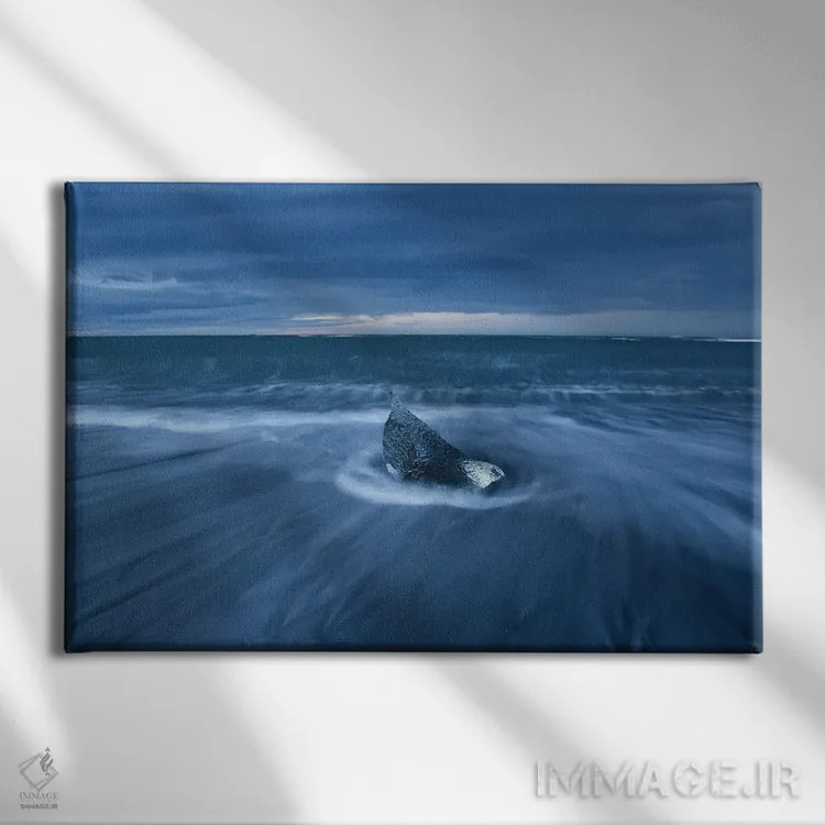 تابلو آبی خنک اثر داستین لِفور - نمای روبهرو روی دیوار