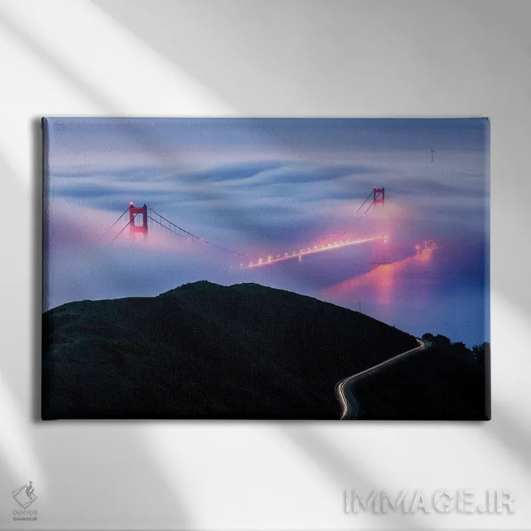 تابلو طلایی اثر داستین لِفور - نمای روبهرو روی دیوار