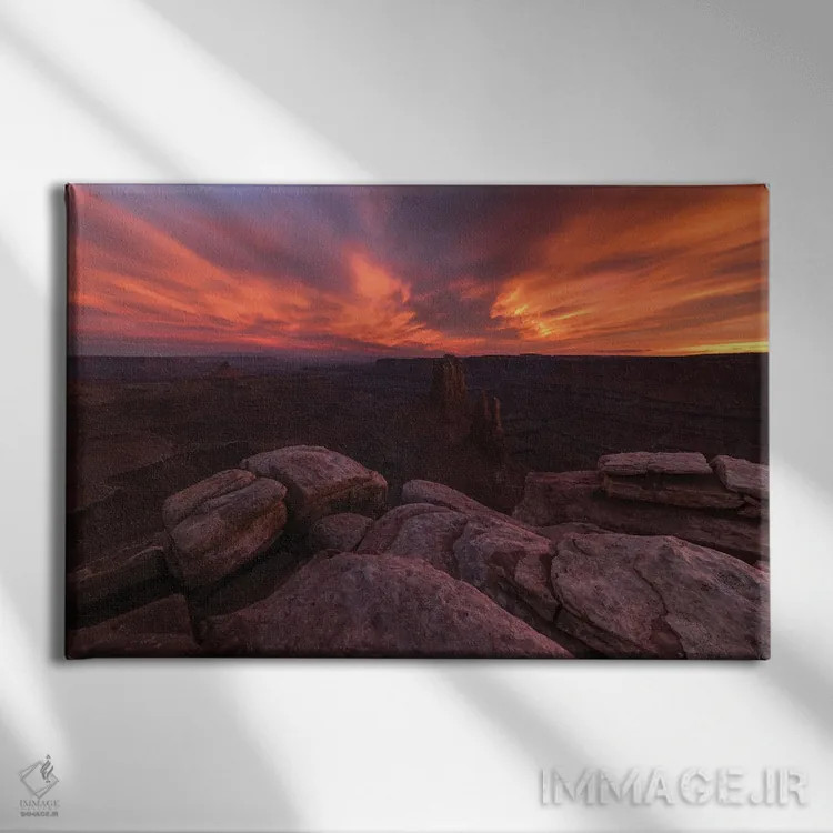 تابلو نقطه مارلبورو اثر داستین لِفور - نمای روبهرو روی دیوار