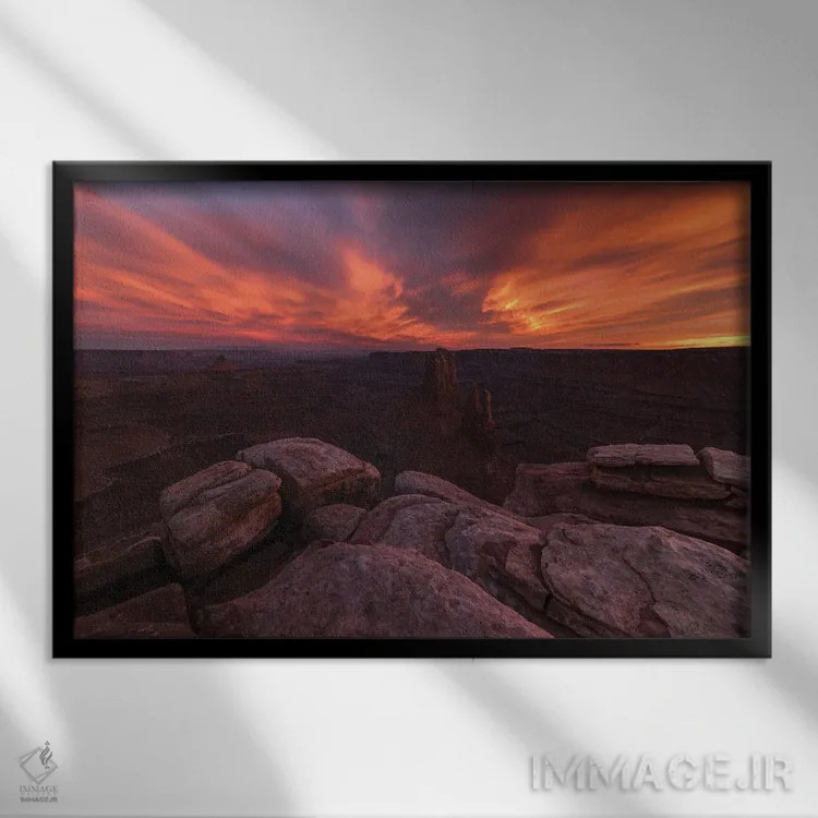 تابلو نقطه مارلبورو اثر داستین لِفور - نمای قابدار مشکی