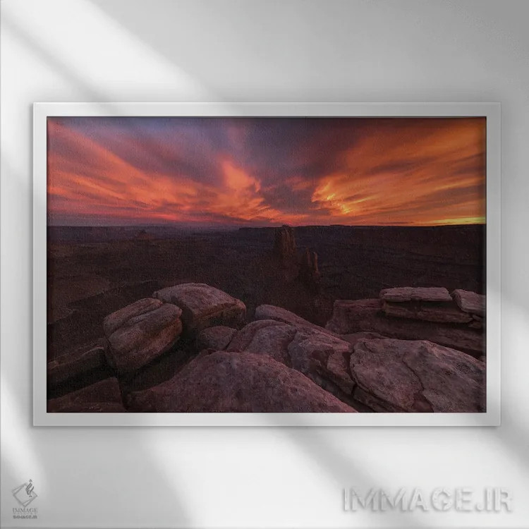 تابلو نقطه مارلبورو اثر داستین لِفور - نمای قابدار سفید