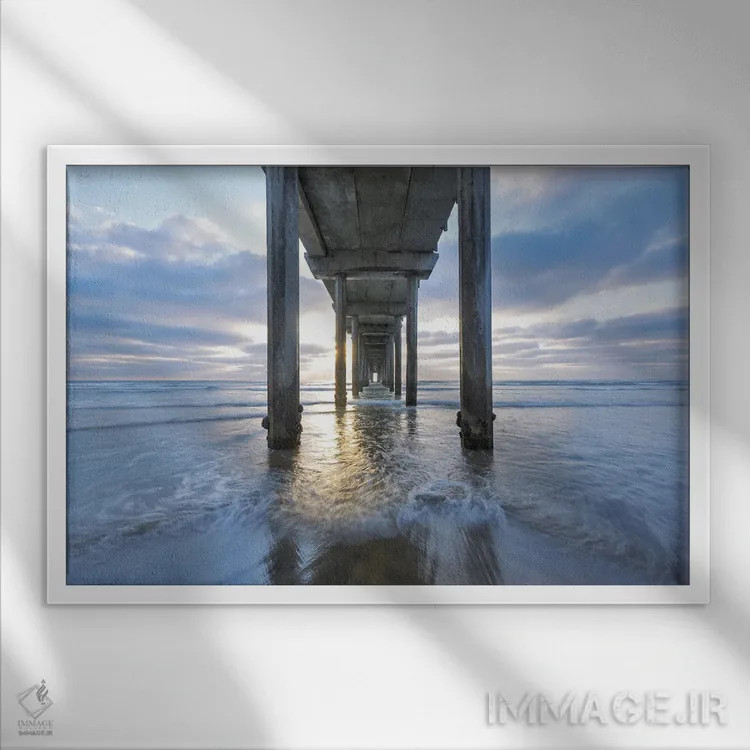 تابلو اسکریپس پییر (اسکله) اثر داستین لِفور - نمای قابدار سفید