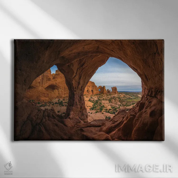 تابلو چشمان صحرا اثر داستین لِفور - نمای روبهرو روی دیوار