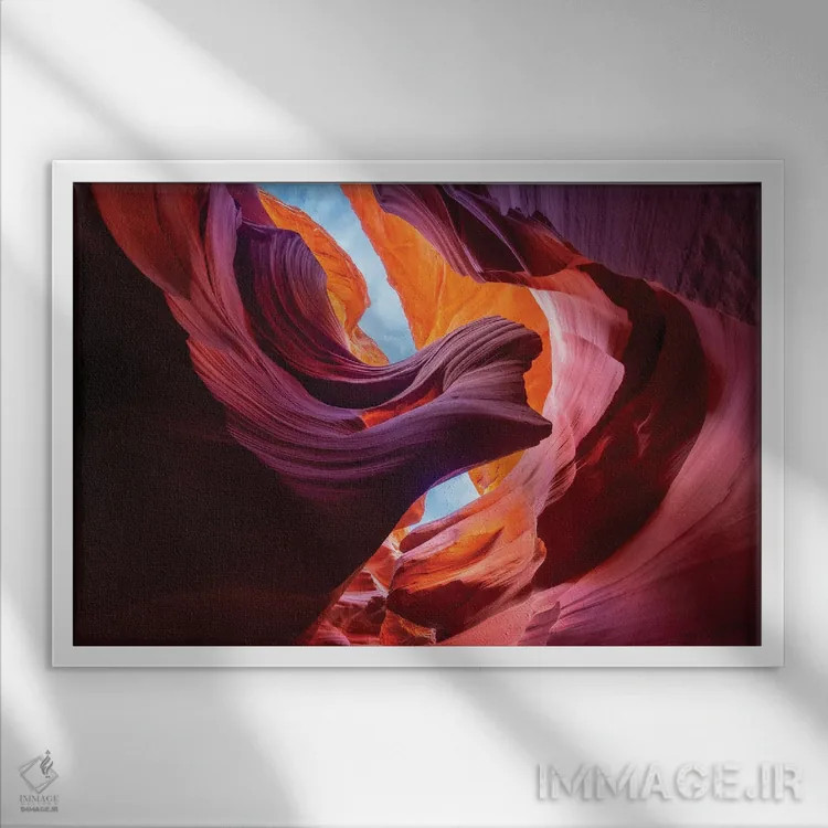 تابلو جریان مقدس اثر داستین لِفور - نمای قابدار سفید