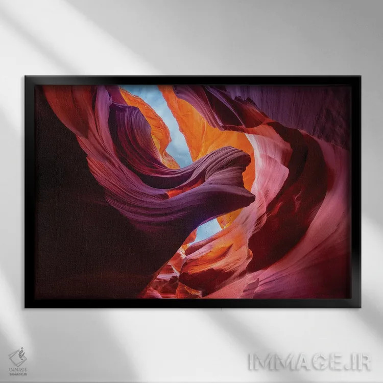 تابلو جریان مقدس اثر داستین لِفور - نمای قابدار مشکی