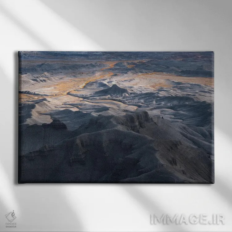 تابلو شکستخورده اثر داستین لِفور - نمای روبهرو روی دیوار