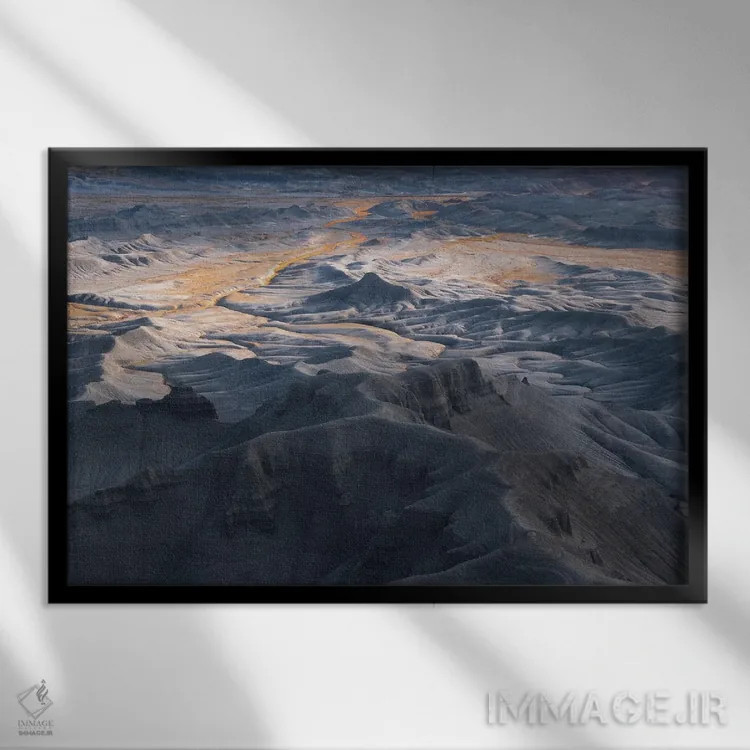 تابلو شکستخورده اثر داستین لِفور - نمای قابدار مشکی