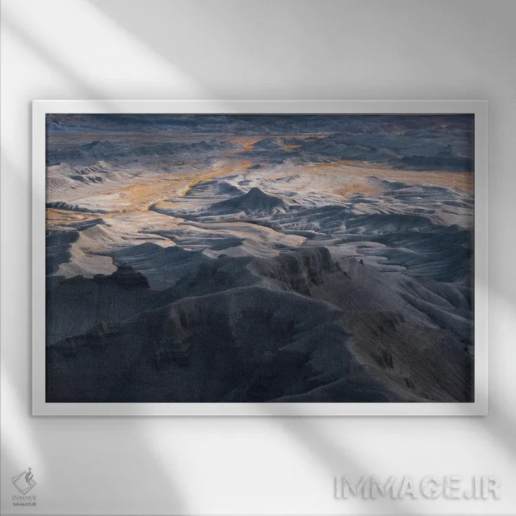 تابلو شکستخورده اثر داستین لِفور - نمای قابدار سفید