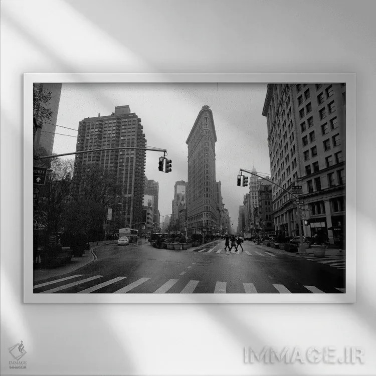 تابلو ساختمان فلتآیرون نیویورک اثر داستین لِفور - نمای قابدار سفید