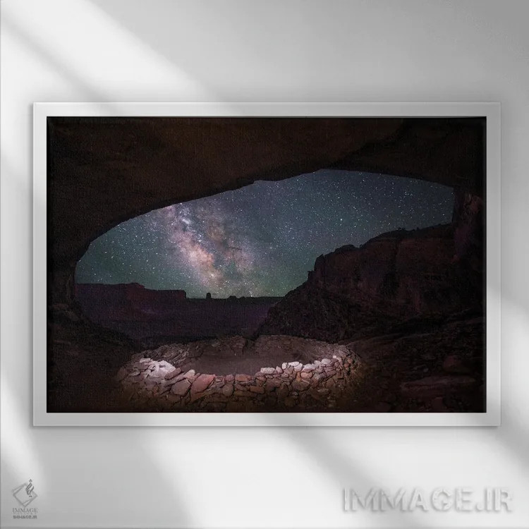 تابلو دروازه باستانی اثر داستین لِفور - نمای قابدار سفید