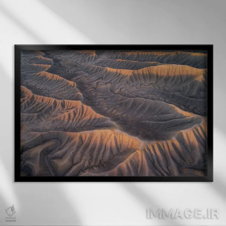 تابلو مارپیچ اثر داستین لِفور - نمای قابدار مشکی