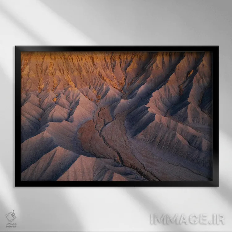 تابلو نور تپه منفرد اثر داستین لِفور - نمای قابدار مشکی
