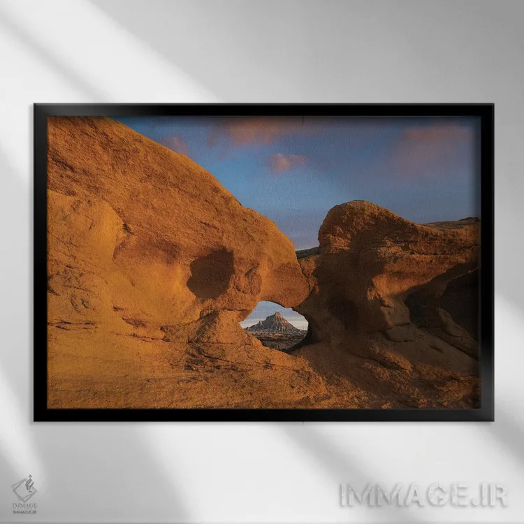 تابلو تنهایی کویر اثر داستین لِفور - نمای قابدار مشکی