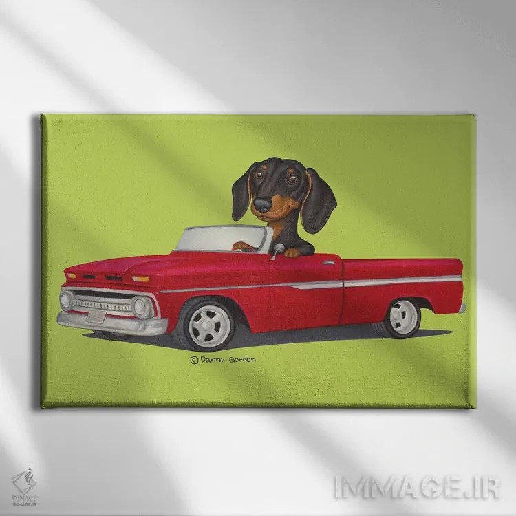 تابلو داشهوند با کامیون قرمز و لیمویی اثر دنی گوردون - نمای روبهرو روی دیوار