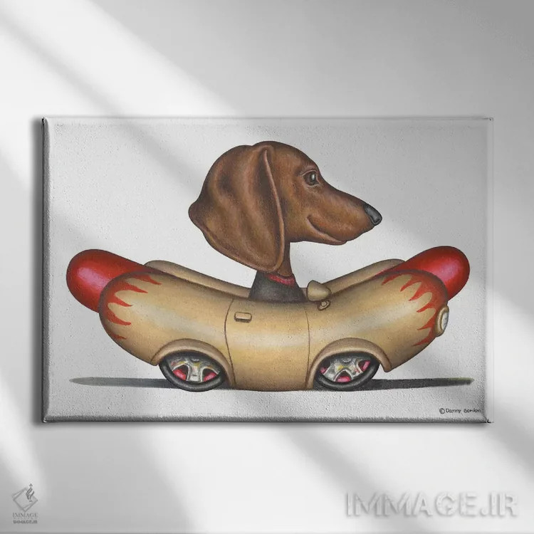 تابلو داشهوند در خودروی سوسیسی (وینرموبیل) اثر دنی گوردون - نمای روبهرو روی دیوار