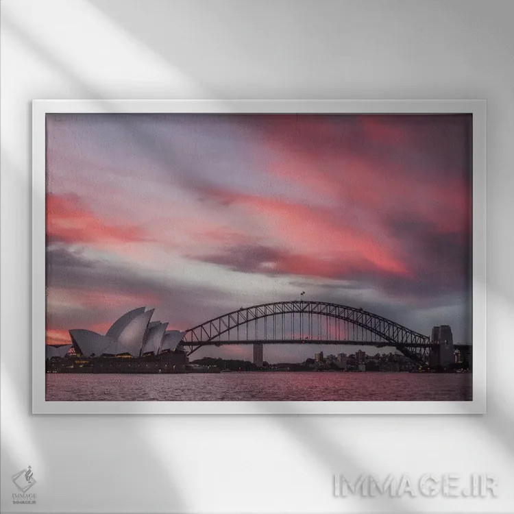 تابلو آتش در بندرگاه اثر دنی هد - نمای قابدار سفید