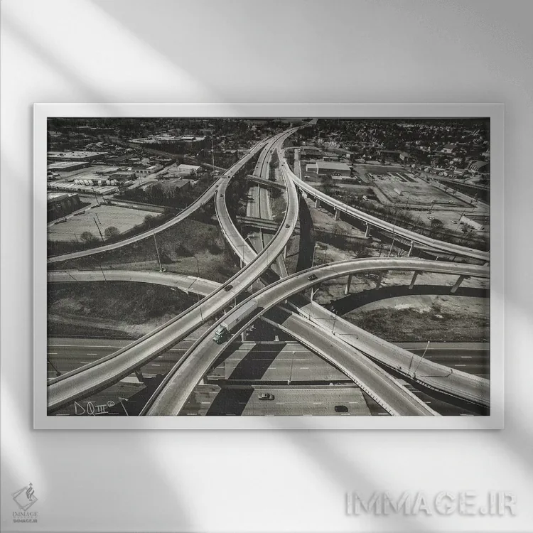 تابلو عبور از بزرگراه اثر دانی کوئلن - نمای قابدار سفید