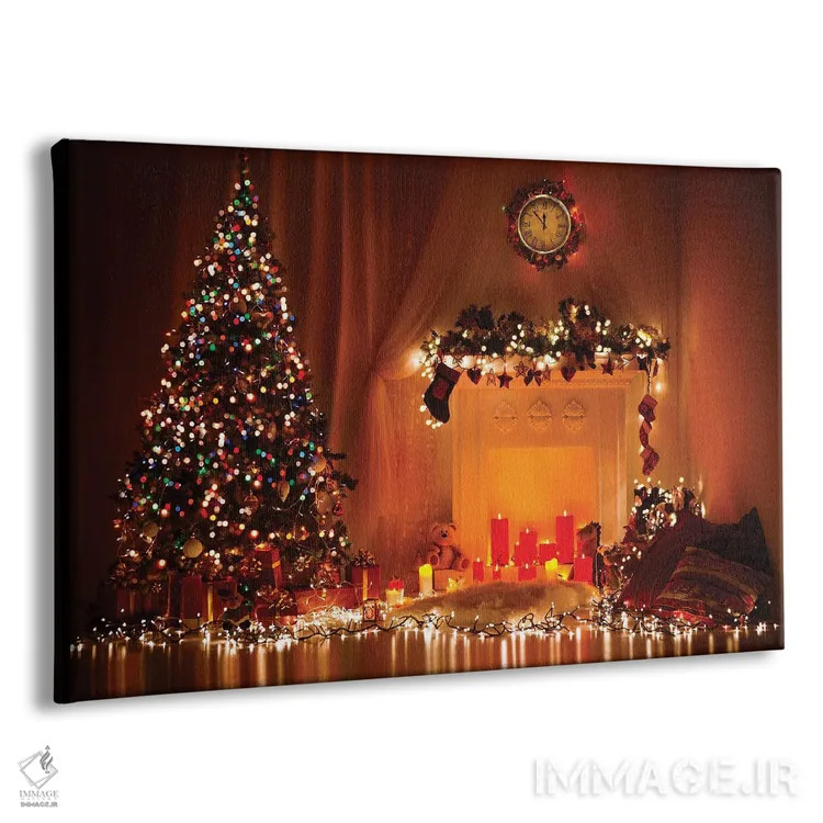 تابلو درخت کریسمس تزئینشده با چراغها، هدایا، اسباببازیها، شمعها و ریسهها اثر ایناریک (هنرمند دیجیتال) - نمای پرسپکتیو محصول